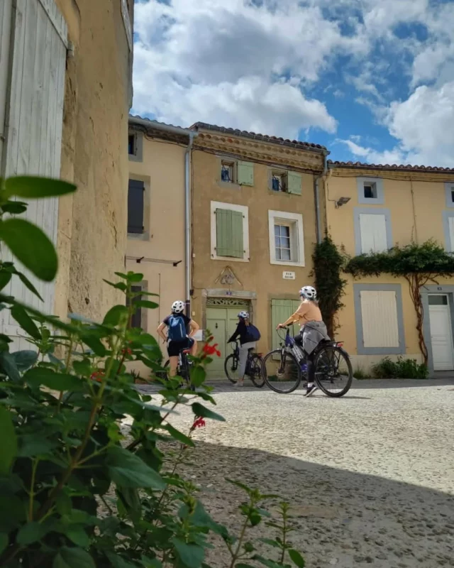 🚴‍♀️🌳 𝐔𝐧𝐞 𝐚𝐩𝐫𝐞̀𝐬-𝐦𝐢𝐝𝐢 𝐝𝐞 𝐫𝐞𝐩𝐞́𝐫𝐚𝐠𝐞 𝐞𝐧 𝐯𝐮𝐞 𝐝𝐞 𝐥'𝐞́𝐯𝐞̀𝐧𝐞𝐦𝐞𝐧𝐭 𝐕𝐞́𝐥𝐨𝐜𝐢𝐩𝐞́𝐝𝐢𝐞 𝐎𝐜𝐜𝐢𝐭𝐚𝐧𝐞 🎉! 

Ce vendredi 23 mai, notre équipe parcourait une portion de la Voie Verte "du canal du Midi à Montségur" dans le but de préparer le grand rendez-vous de septembre : @velocipedieoccitane ! 🚴

Du port de Bram à Montréal, en passant par Villesiscle, à vélo, nous avons identifié le parcours et évalué les besoins en signalétique, calculé le temps de parcours et vérifié la pertinence des besoins en bénévoles. 🚲👍
Nous remercions vivement nos collègues du service "Mobilité" de la Communauté de Communes Piège Lauragais Malepère pour le rafraichissement offert en fin de parcours 😃!

Les 12, 13 et 14 septembre 2025, Vélocipédie Occitane vous propose un voyage inoubliable à vélo sur une ancienne voie de chemin de fer... N’hésitez pas, faites chauffer vos mollets, graissez votre chaîne de vélo et inscrivez-vous à la première édition de cet événement unique (🔗 lien en bio pour s'inscrire) !

@velocipedieoccitane @otpyreneescathares @limouxintourisme @pyreneesaudoises #aventureavelo #vélo #aude #audetourisme #jaimelaude #occitanie #occitanietourisme