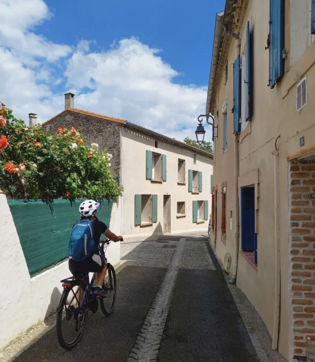 ☀️🚴‍♀️ Le soleil printanier et l'envie de sortir la bicyclette !

La Voie Verte "du canal du Midi à Montségur", avec près de 80km de piste aménagée et sécurisée sur l'ancienne voie ferrée reliant Bram et Lavelanet, permet de traverser de jolis villages, d'admirer des paysages préservés et de découvrir un patrimoine unique.

Accessible aux familles, aux plus sportifs et aux moins confirmés ! 👍😄

ℹ Plus d'infos sur notre site internet : www.collinescathares.com (lien en bio)

#lavieestbelleenvélo #vélo #printemps #voieverte #canaldumidi #Montsegur #aude #jaimelaude #audetourisme #ariege #occitanie #occitanietourisme #voyageoccitanie #sudouest #suddelafrance 

📸 ©OTI Au Cœur des Collines Cathares
