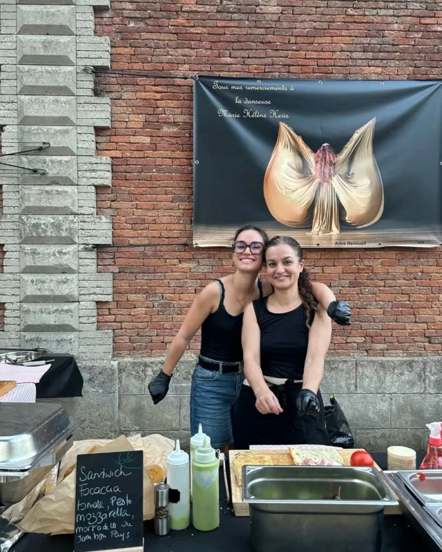 📸 Hier soir, 18 artisans et producteurs des "collines cathares" étaient réunis sur la place de l'Espérou à Montréal de l'Aude, pour le premier marché nocturne de la saison (organisé par l'Office de Tourisme Intercommunal). 🎉✨ 🎷

Ne manquez pas les 3 prochains rendez-vous (de 18h à 22h) :
🔸 Mercredi 23 juillet, à côté du stade Pierre Combes à Villasavary
🔸 Mercredi 20 août, sur la place de la halle à Belpech
🔸 Mercredi 27 août, sur la place Carnot à Bram

Tous nos marchés sont animés par un groupe 🎶 Venez nombreux !

#marchégourmandetartisanal #artisanat #créationsartisanales #producteurslocaux #soiréefestive #animationsestivales #Montréal #Villasavary #Belpech #Bram #collinescathares #Aude #audetourisme #jaimelaude #occitanie #occitanietourisme #sudouest #suddelafrance