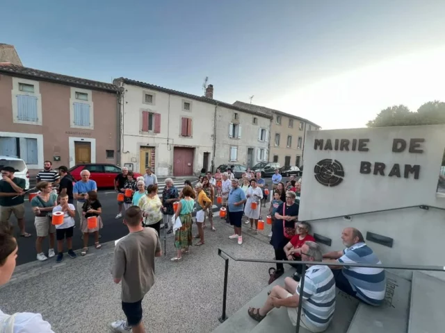 ✨🏮 Retour en images sur une soirée magique à Bram !

Hier soir, la ville s’est illuminée à la lueur des lampions pour une visite nocturne hors du temps. Entre ruelles chargées d’histoire, chants d'un autre temps et musique médiévale, petits et grands ont redécouvert Bram sous un nouveau jour… ou plutôt sous une nouvelle nuit. 🌙🕯️

📸 Merci à toutes et tous pour votre présence sur cet événement co-organisé par la Ville de Bram
et l'Office de Tourisme Intercommunal.

Les prochains rendez-vous :
🔸️ Les mardis 29 juillet et 12 août à Fanjeaux
🔸️ Le mardi 19 août à Bram

Infos pratiques :
➡️ Sur réservation auprès de l'Office de Tourisme Intercommunal 04 68 24 75 45 | tourisme@ccplm.fr
➡️ Visites gratuites (lampions prêtés) accompagnées d'un guide et du duo de musiciens/chanteurs "Le Mascaret de Riols".

#visiteestivale #visitecommentée #visiteauxlampions #Bram @villedebram #Fanjeaux #aude #audetourisme #jaimelaude #occitanie #occitanietourisme
Photos : Ville de Bram et OTI Au Cœur des Collines Cathares