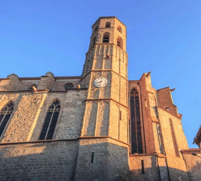 ⛪😍 Posée dans les hauteurs de Montréal de l’Aude, au cœur de la Malepère, la majestueuse collégiale Saint-Vincent conserve le souvenir des moments clefs de l’Histoire locale.

Cette semaine, une visite commentée de ce remarquable édifice est proposée par Armand Guitard de l’association des « Amis de l’orgue et de la collégiale » : le jeudi 08 août.

➡️ Début de la visite à 17h sur le parvis de la collégiale (place Saint-Vincent, 11290 Montréal).

➡️ Sur inscription : ☎️ 04 68 24 75 45 | 📧 : tourisme@ccplm.fr

Visite au chapeau.

Photos : Vincent Photographie/ PETR Pays Lauragais
#visitecommentée #visiteguidee #visiteestivale #patrimoine #collégiale #montréaldelaude #aude #audetourisme #jaimelaude #sortirdanslaude #occitanie #occitanietourisme #suddelafrance