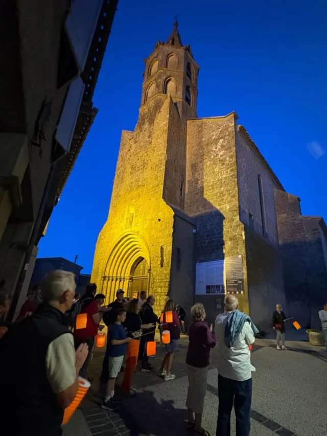 🌜⛪ 𝐕𝐢𝐬𝐢𝐭𝐞 𝐧𝐨𝐜𝐭𝐮𝐫𝐧𝐞 𝐝𝐞 𝐅𝐚𝐧𝐣𝐞𝐚𝐮𝐱... 𝐞𝐧 𝐦𝐮𝐬𝐢𝐪𝐮𝐞 ! 🎶

Le mardi 26 août, plongez dans l'histoire de Fanjeaux à la tombée de la nuit... Guidés par la lueur des lampions et par la musique médiévale, explorez ce charmant village où chaque édifice raconte un fragment de son riche passé.

➡️ Infos et réservations auprès de l'Office de Tourisme Intercommunal 04 68 24 75 45 | tourisme@ccplm.fr (Places limitées).

➡️ Visite gratuite (prêt de lampions) accompagnée d'un guide et du duo de musiciens/chanteurs "Le Mascaret de Riols".

#visiteestivale #visitecommentée #visiteauxlampions #Fanjeaux #aude #audetourisme #jaimelaude #occitanie #occitanietourisme