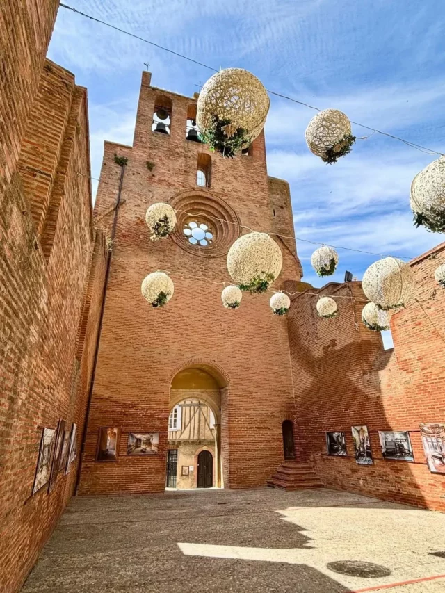 ⛪ Balade au cœur de l’histoire !

Explorez le joli centre ancien de Belpech : de l'imposante église Saint-Saturnin (et son remarquable portail roman), à la place de l'Oratoire, en passant par le Castelas, la Maison Amigues ou encore les halles de style Baltard... 
Un vrai coup de cœur en Aude et Ariège ! 💛

Le parcours du patrimoine à réaliser en autonomie vous propose de découvrir l'histoire du village de Belpech, rendez-vous sur notre site internet pour plus d'informations : www.collinescathares.com (lien en bio).

Photo par : @antoine_laurens_ 👏📸
#repost #Belpech #village #VillageAuthentique #Patrimoine #Piège #collinescathares #aude #audetourisme #jaimelaude #occitanie #occitanietourisme #suddelafrance #southoffrance #sudouest