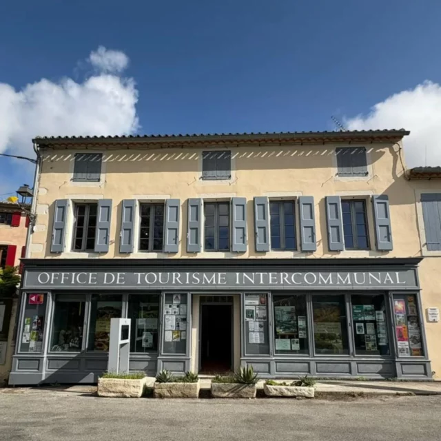 ℹ L'Office de Tourisme Intercommunal fait sa rentrée ! 

Les vacances sont finies. En septembre, les points d'information touristique de Bram, de Montréal et de Fanjeaux changent leurs horaires d’ouverture au public :

🔹️	Fanjeaux (place du Treil) : du lundi au samedi de 10h à 12h et de 14h à 17h.
🔹️	Bram (rue Charles de Lordat) : le mercredi de 9h à 13h
🔹️ Montréal (place de la République) : le mercredi de 14h à 17h

À partir du 1er octobre 2025, seul le point d’information touristique de Fanjeaux sera ouvert les lundis, mardis, mercredis et vendredis de 10h à 12h et de 14h à 17h.

Besoin d’idées de sorties, de balades ou d’infos pratiques ? Venez nous rendre visite, on a tout ce qu’il vous faut pour profiter de l'arrière-saison ! 😎🍂

👋 À très vite à l’Office !

#OfficeDeTourisme #collinescathares #septembre #aude #audetourisme #jaimelaude #occitanie #occitanietourisme