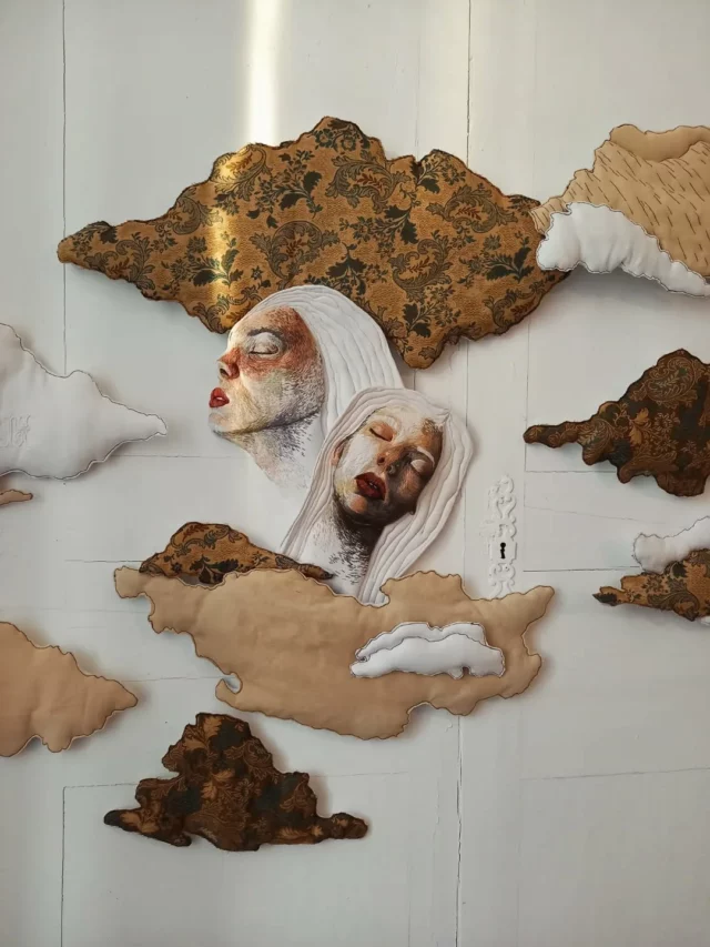 🪡 𝐄𝐱𝐩𝐨𝐬𝐢𝐭𝐢𝐨𝐧𝐬 𝐭𝐞𝐱𝐭𝐢𝐥𝐞𝐬 😍🧵

16 artistes d'excellence exposent leur œuvres à l'occasion de la 5ème édition de la Biennale d'Arts Textiles "Secrets d'Artistes", en cours à la Maison Gramont, à Fanjeaux.
Lors de votre visite, vous découvrirez par exemple le travail de peinture à l’aiguille sur draps anciens proposé par Laurence Retalola ⬆️

Exposition ouverte au public le week-end des 04 et 05 octobre, de 10h à 18h | Entrée : 2€ (Gratuit pour les moins de 15 ans).
📍  à la Maison Gramont, place des halles (11270 Fanjeaux).

#Fanjeaux #Aude #audetourisme #jaimelaude #sortirdanslaude @audetourisme #occitanie #occitanietourisme @voyageoccitanie #exposition #atelierstextiles #expositiontextile #art
