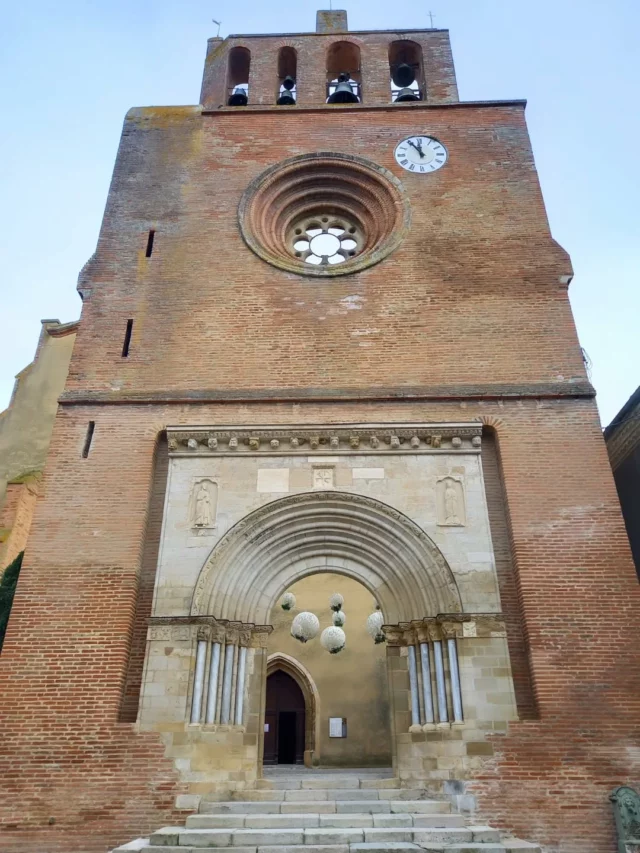 😍 Le portail roman de l’église Saint-Sernin, à Belpech !

Avec ses sculptures délicates et ses détails, ce chef-d'œuvre architectural du XIIe siècle invite à une pause contemplative. ⛪

Pour en savoir plus, on vous invite à consulter notre site internet (lien en bio) ou à nous rendre visite à l'Office de Tourisme Intercommunal, situé sur la place du Treil à Fanjeaux (11270). ℹ

#Belpech #patrimoine #artroman #moyenage  #Histoire #VoyageDansLeTemps #Aude #audetourisme #occitanie #occitanietourisme