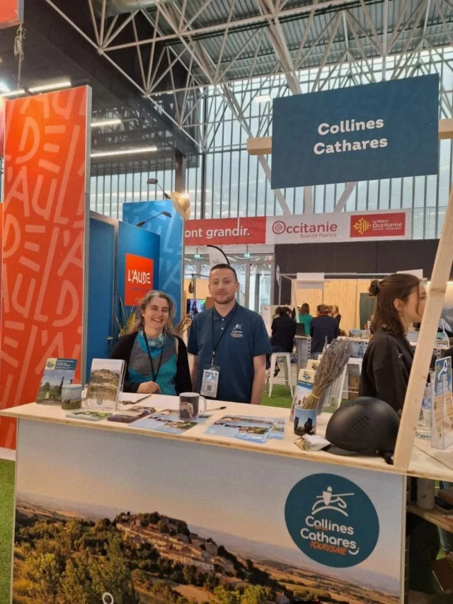 ℹ️🌿 𝗩𝗶𝗲 𝗱𝗲 𝗹'𝗢𝗳𝗳𝗶𝗰𝗲 : 𝗥𝗲𝘁𝗼𝘂𝗿 𝘀𝘂𝗿 𝗹𝗲 𝘀𝗮𝗹𝗼𝗻 𝗢𝗰𝗰’𝘆𝗴𝗲̀𝗻𝗲 

Le weekend dernier, nous participions au salon Occ’ygène à Toulouse pour faire découvrir les richesses et activités de pleine nature de notre territoire. 🥾🚴🚣🏄🏇

Nous y avons également présenté notre nouveau carnet de découvertes 📖 ainsi que l’événement @velocipedieoccitane 🚲 (11, 12 et 13 septembre), organisé avec les offices de tourisme intercommunaux du Limouxin, des Pyrénées Audoises et des Pyrénées Cathares.

Merci à nos prestataires présents sur le stand : Marie-Ludovie de Marcillac (@les_collines_de_besplas) 💜, Ariane Audigier (Chevaux au Vent) 🐴 et Julien Pernot (@atalaya.canoe) 🛶, ainsi qu’aux nombreux visiteurs venus échanger avec nous ! 🙌

#salon #promotion #tourisme #collinescathares #Aude @audetourisme