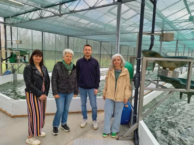 ℹ️ 𝗩𝗶𝗲 𝗱𝗲 𝗹'𝗢𝗳𝗳𝗶𝗰𝗲 : 𝗣𝗲𝗻𝗱𝗮𝗻𝘁 𝗹𝗲𝘀 𝗷𝗼𝘂𝗿𝘀 𝗱𝗲 𝗳𝗲𝗿𝗺𝗲𝘁𝘂𝗿𝗲 𝗮𝘂 𝗽𝘂𝗯𝗹𝗶𝗰, 𝗻𝗼𝘁𝗿𝗲 𝗲́𝗾𝘂𝗶𝗽𝗲 𝗽𝗮𝗿𝘁 𝗮̀ 𝗹𝗮 𝗿𝗲𝗻𝗰𝗼𝗻𝘁𝗿𝗲 𝗱𝗲𝘀 𝗮𝗰𝘁𝗲𝘂𝗿𝘀 𝗱𝘂 𝘁𝗲𝗿𝗿𝗶𝘁𝗼𝗶𝗿𝗲. 🤝🌿

Ces moments sont précieux pour mieux connaître nos prestataires, découvrir leurs savoir-faire et ainsi mieux les valoriser auprès de nos visiteurs. 

📍 La visite du jour nous a conduits à La Cassaigne, à la Ferme de Spiruline Dynamisée du Domaine Valetou (en photo). Delphine et Thierry Baral nous ont chaleureusement accueillis et nous ont fait découvrir leur exploitation lors d’une visite passionnante. 

Ces dernières semaines, l’équipe a également eu le plaisir de découvrir :
🏡 Le Domaine en Birbès à Laurac, qui propose une belle offre d'hébergements touristiques
🌻 L’Huilerie Moog à Bram, et son parcours de visite
🏡 L'Escale de Montréal de l'Aude, une nouvelle adresse pour les pèlerins

Un grand merci à tous pour leur accueil et leur passion !

#CollinesCathares #Tourisme #RencontresDuTerritoire #SavoirFaireLocal #Aude @audetourisme