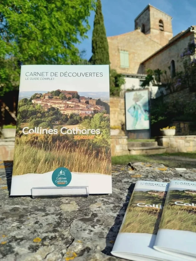 📣 𝗟𝗲 𝘁𝗼𝘂𝘁 𝗻𝗼𝘂𝘃𝗲𝗮𝘂 𝗰𝗮𝗿𝗻𝗲𝘁 𝗱𝗲 𝗱𝗲́𝗰𝗼𝘂𝘃𝗲𝗿𝘁𝗲𝘀 𝗲𝘀𝘁 𝗮𝗿𝗿𝗶𝘃𝗲́ ! 🗺️👍

Que vous soyez en séjour ou habitant du territoire, c’est l’outil indispensable pour (re)découvrir toutes les richesses de la destination "Collines Cathares Tourisme" : sites de visite, villages pittoresques, activités de Pleine Nature, activités familiales, bonnes adresses, grands rendez-vous festifs et culturels...

Disponible gratuitement dès maintenant :
📍 À retirer à l'Office de Tourisme Intercommunal (6, place du Treil 11270 Fanjeaux)
🔗 En téléchargement sur notre site internet : www.collinescathares.com (lien en bio).

Préparez vos prochaines escapades et laissez-vous guider dans les Collines Cathares 🧡

#nouvellebrochure #carnetdedécouvertes #officedetourisme #collinescathares #aude @audetourisme @voyageoccitanie