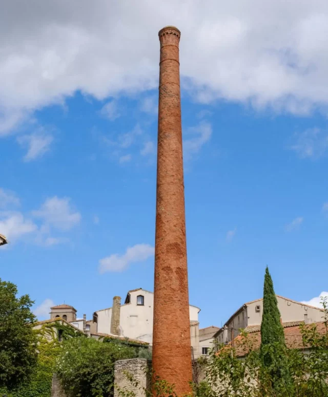 💧🏭🎨🌿 𝗟𝗲𝘀 𝘃𝗶𝘀𝗶𝘁𝗲𝘀 𝗰𝗼𝗺𝗺𝗲𝗻𝘁𝗲́𝗲𝘀 𝗱𝗲 𝗖𝗲𝗻𝗻𝗲-𝗠𝗼𝗻𝗲𝘀𝘁𝗶𝗲́𝘀 !

Le samedi 09 mai et le dimanche 14 juin, laissez-vous guider lors d’une balade conviviale mêlant patrimoine, nature et moments de partage dans le village de Cenne-Monestiés (11170).

Le détail de ces deux journées :
🔸En fin de matinée, à 11h, José Froment (ancien maire de Cenne-Monestiés) vous proposera une visite du village et de son parcours sculptural.
🔹 À 12h30, place à la détente autour d’un pique-nique tiré du sac au lavoir, dans un cadre paisible et propice au partage.
🔸 L’après-midi, José Froment vous emmènera visiter l’usine Cayre pour découvrir le passé industriel du bourg.
🔹 Et pour celles et ceux qui souhaiteront prolonger le plaisir, à 15h, il sera proposé de continuer l’aventure sur le sentier « Au fil de l’eau et des moulins », une promenade bucolique au rythme du Lampy et des anciens moulins.

➡️ Début des visites à 11h devant la mairie. Visites gratuites.

➡️ Sur inscription :📱 04 68 24 75 45 | 📧 : tourisme@ccplm.fr
Attention, le nombre de places est limité.

N'hésitez pas à relayer l'information et à nous contacter pour plus de précisions ! ℹ️😄

#visitecommentée #visiteguidée #patrimoine #découvrirlaude #audetourisme @audetourisme @voyageoccitanie
Photos : OTI Collines Cathares Tourisme