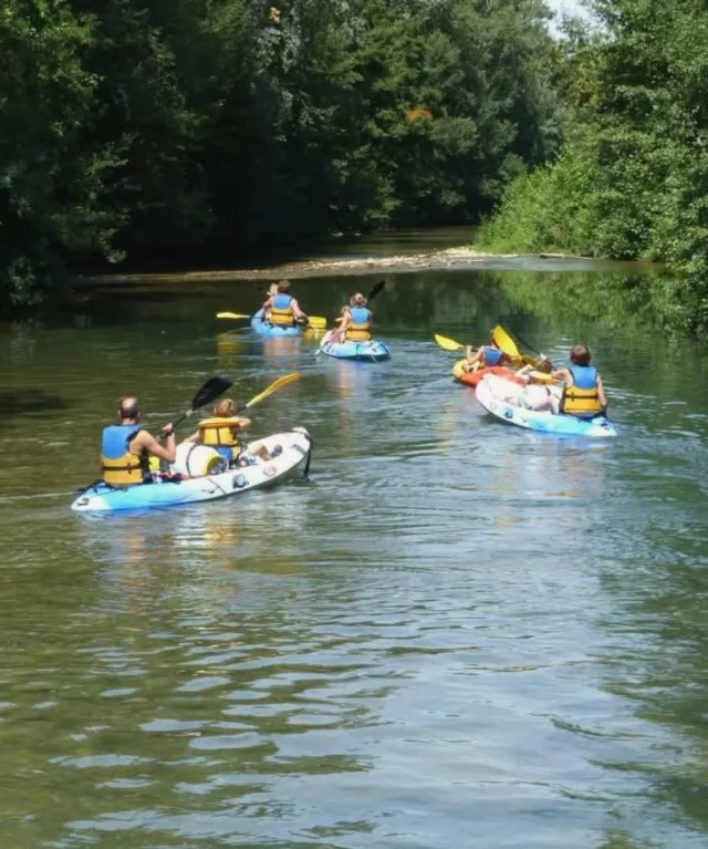 🚣‍♂️☀️🌿 Envie d’aventure, de fraîcheur et de nature ? Embarquez pour une descente de l’Hers-Vif, entre Aude et Ariège avec Kanoa Kayak (anciennement @atalaya.canoe ) ! 

Location de canoë-kayak de mai à septembre 2026 sur plusieurs parcours :
🔹 Parcours découverte 4 km
🔹 Parcours confirmés 11 km et 15 km
🔹 Bivouac canoë sur 2 jours
🔹 Canoë apéro

Entre amis ou en famille, venez vivre un moment d’évasion au cœur de la Piège, dans un écrin de Nature. 🚣‍♀️🏞️

Le petit plus :🥤🍹🧋 une jolie guinguette dans un cadre idyllique, pour vous rafraîchir après (ou avant) l'effort.

📍 Pont de l'Hers à Belpech (11420)
Infos et réservations 📱 : 06 40 57 59 31

#canoekayak #HersVif #Belpech #Aude @audetourisme #occitanie @voyageoccitanie