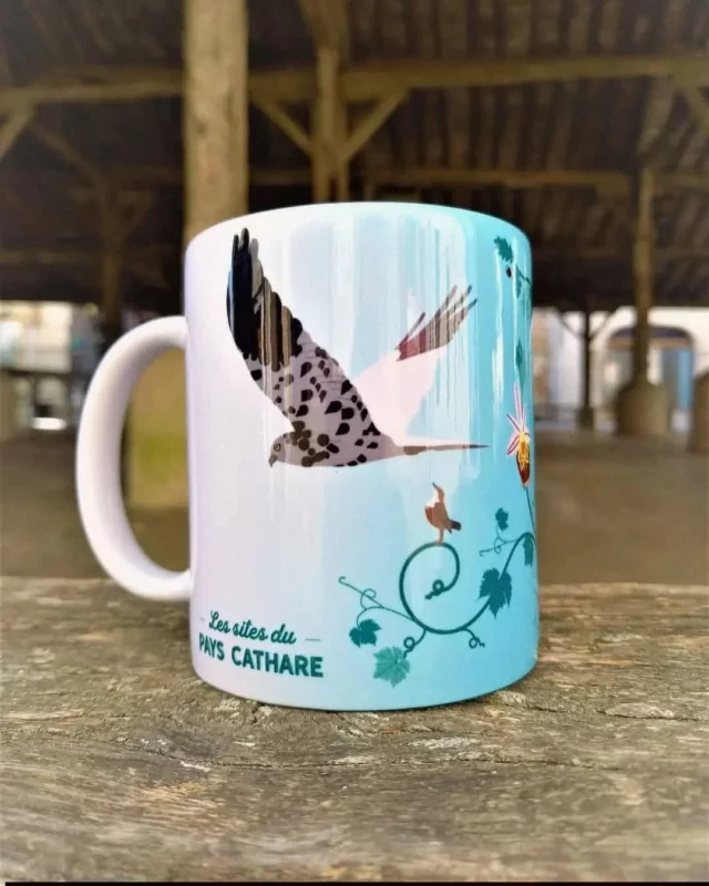 🛍 Un aperçu de quelques produits griffés « Les Sites du Pays Cathare » en vente dans notre boutique. 

Mugs, carnets, tote-bags,... Venez choisir ce qui vous plaît ! 
👉 Rendez-vous à l'Office de Tourisme "Au Coeur des Collines Cathares" ℹ️ (6, place du Treil 11270 Fanjeaux)

#boutique #officedetourisme #collinescathares #fanjeaux #audetourisme