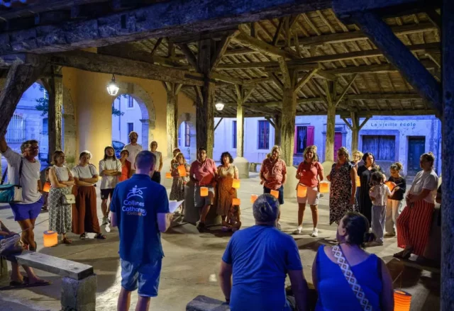 📸 Quelques images de la visite aux lampions que nous organisions la semaine dernière dans les ruelles de la cité médiévale de Fanjeaux 🏮⛪️

#animation #visiteauxlampions #Fanjeaux #Aude #collinescathares @audetourisme @voyageoccitanie 
Crédits photos : Collines Cathares Tourisme / Marin Rives Ferrer