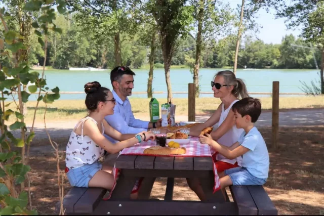 👍 Au mois d'août, prenez le temps de vous poser et de vous rafraîchir au lac de Buzerens à Bram 🏊‍♂️☀🌿... et profitez également de sa base nautique 🏄 ➡️ @teleskinautiquebram

Baignade surveillée tous les après-midis de 14h à 18h !

Photos : ©Collines Cathares Tourisme
#collinescathares #Bram #Aude #Occitanie #téléskinautique
