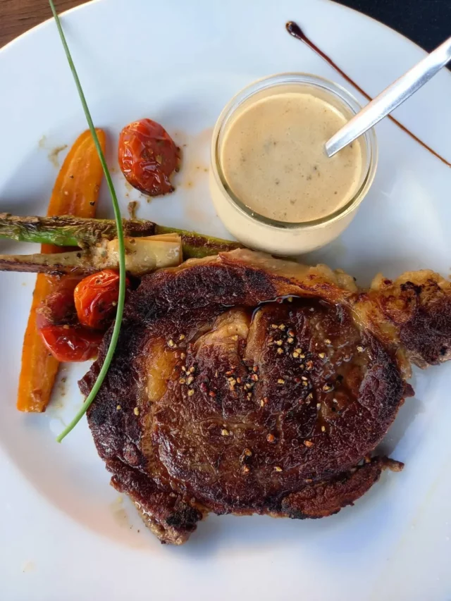 🍽️ Les "Collines Cathares" se découvrent aussi dans l'assiette !

De Bram à Fanjeaux, de Belpech à Montréal, en passant par Villesiscle, profitez d’une belle offre de restauration pour vous régaler. 😋

Une balade, une visite, un bon repas… rien de mieux !
Retrouvez la liste des restaurants sur notre site internet : www.collinescathares.com (lien en bio)

#collinescathares #Gastronomie #cuisinegourmande #restaurants #saveurs
@audetourisme @voyageoccitanie

Crédits photos : Collines Cathares Tourisme / Restaurant Les Cèdres

L'abus d'alcool est dangereux pour la santé, à consommer avec modération.