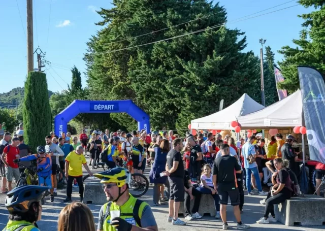 🚵‍♂️⛪✨ 𝗥𝗲𝘁𝗼𝘂𝗿 𝘀𝘂𝗿 𝘂𝗻𝗲 𝗯𝗲𝗹𝗹𝗲 𝗷𝗼𝘂𝗿𝗻𝗲́𝗲 𝗮̀ 𝗩𝗶𝗹𝗹𝗮𝘀𝗮𝘃𝗮𝗿𝘆 !

Le samedi 10 octobre, l’édition 2026 des Coustous a connu un beau succès avec plus de 500 participants 🚴‍♀️🎉 ! Un événement VTT d'ampleur organisé par l’association Lous Pounpils, partenaire de notre Office de Tourisme Intercommunal.

La journée s’est poursuivie à Besplas où notre équipe proposait plusieurs animations : une visite guidée passionnante de la chapelle Saint-Martin-de-la-Salle menée par Marie-Ludovie de Marcillac, un pique-nique à proximité des @les_collines_de_besplas 🧺 et une soirée contée autour des planètes et des étoiles animée par Jamy, de l’association Stimuli Astro. 🌌

Malgré un ciel couvert ☁️, petits et grands ont partagé de beaux moments de découverte et d’échange ! ✨😊

Merci à tous les organisateurs, intervenants et participants pour cette belle journée ! 🙌

#animations #collinescathares #visiteguidée #randoVTT #observationdesplanètes 
Photos : Marin Rives Ferrer / Collines Cathares Tourisme